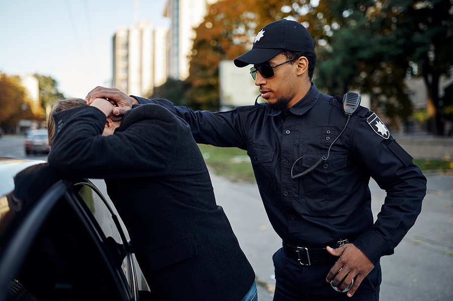 police reciting the miranda rights during an arrest